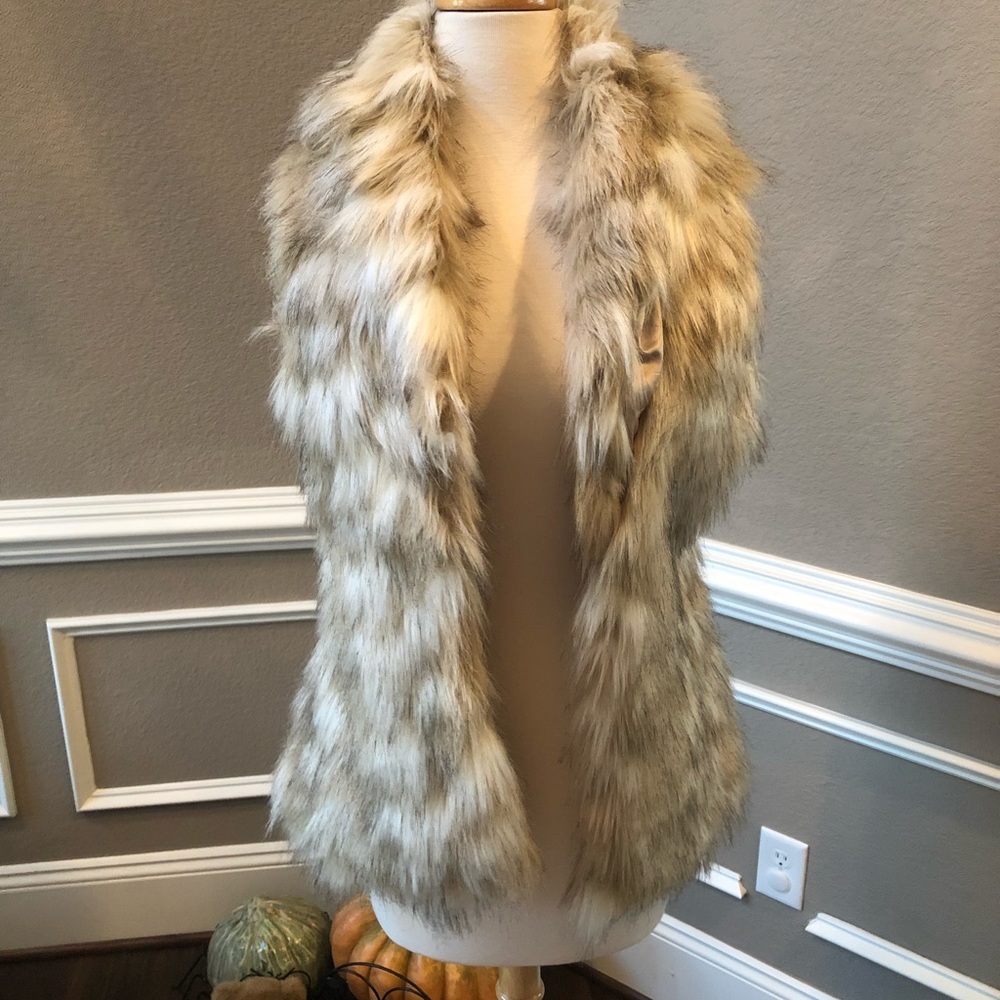 NWOT Bardot Faux Fur Vest Small Size 6
